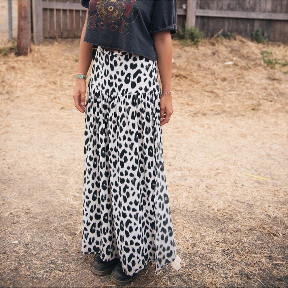 🪄 Spell Lost In Savanna Snow Leopard Legs Skirt Size Small